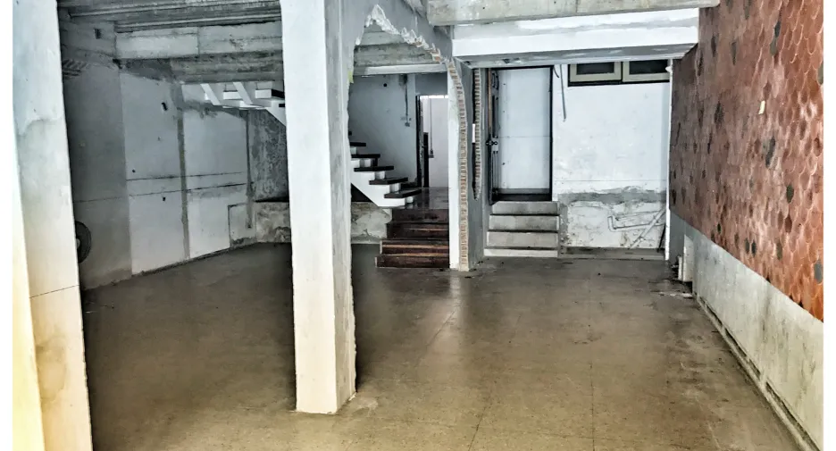 For rent 2 bedrooms retail Space in Watthana, Bangkok