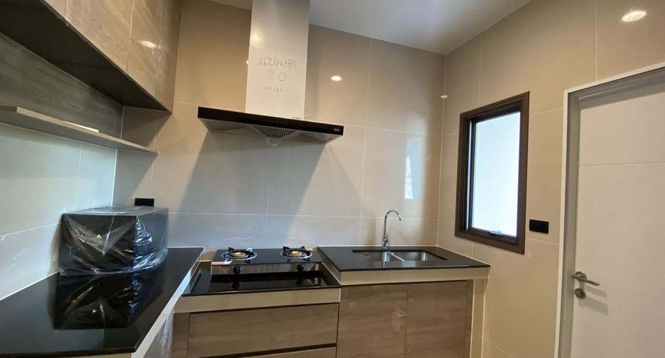 For rent 4 bedrooms house in Bang Kapi, Bangkok