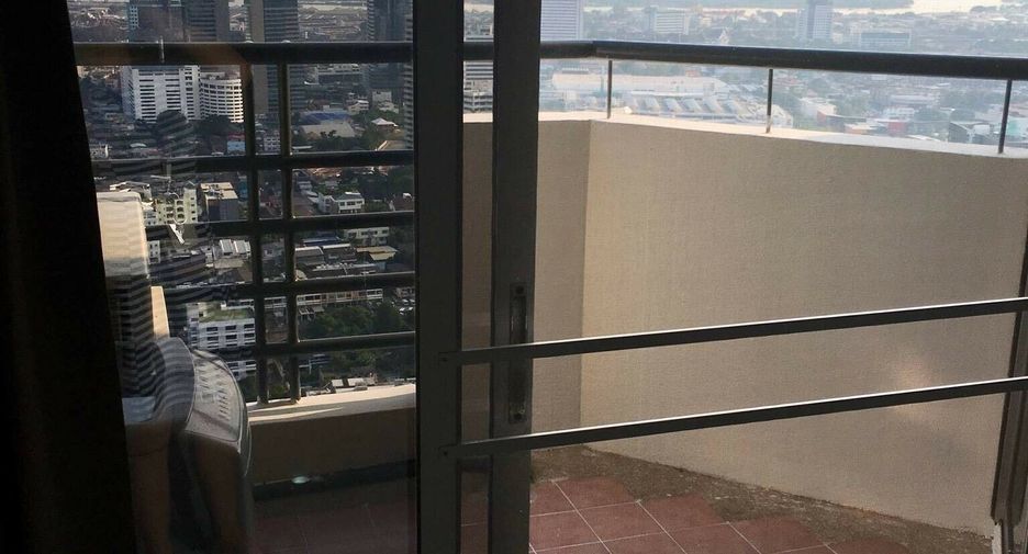For rent 2 bedrooms condo in Khlong Toei, Bangkok