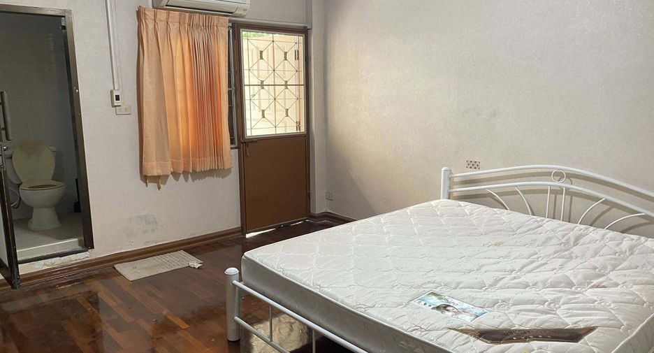 For rent 4 ベッドルーム townhouse in Chatuchak, Bangkok