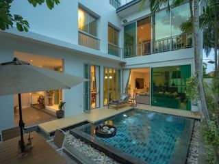 For rent 4 bedrooms villa in Mueang Phuket, Phuket