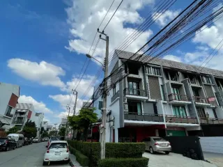 Büro zur Miete in Suan Luang, Bangkok