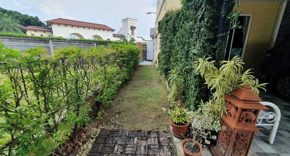 For sale 4 bedrooms townhouse in Prawet, Bangkok