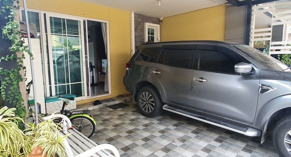 For sale 4 bedrooms townhouse in Prawet, Bangkok