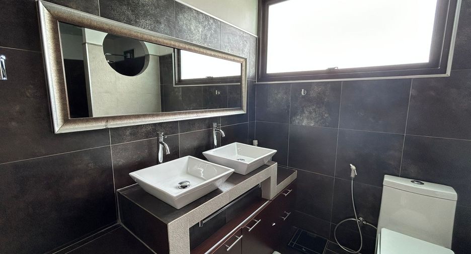 For sale 4 bedrooms villa in Kathu, Phuket