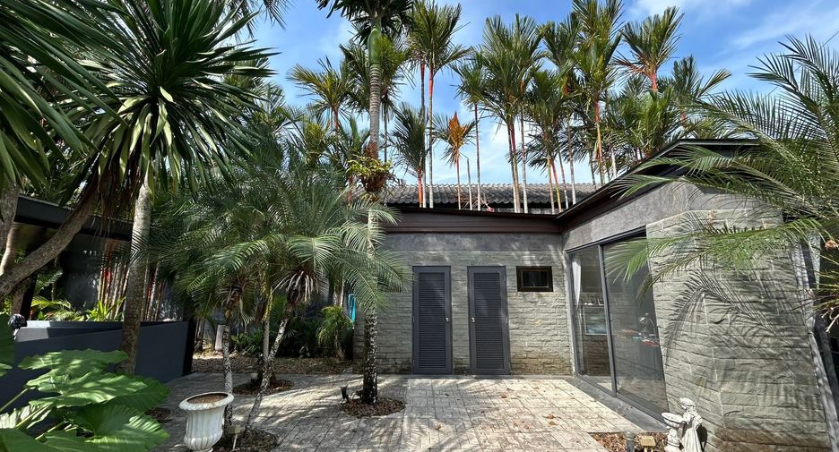 For sale 4 bedrooms villa in Kathu, Phuket