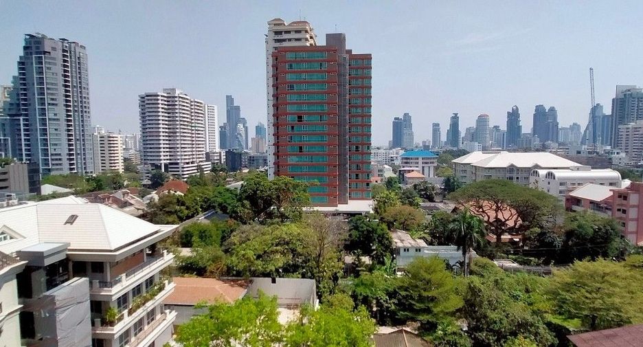 For sale 2 bedrooms condo in Khlong Toei, Bangkok