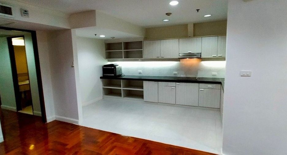 For sale 2 bedrooms condo in Khlong Toei, Bangkok