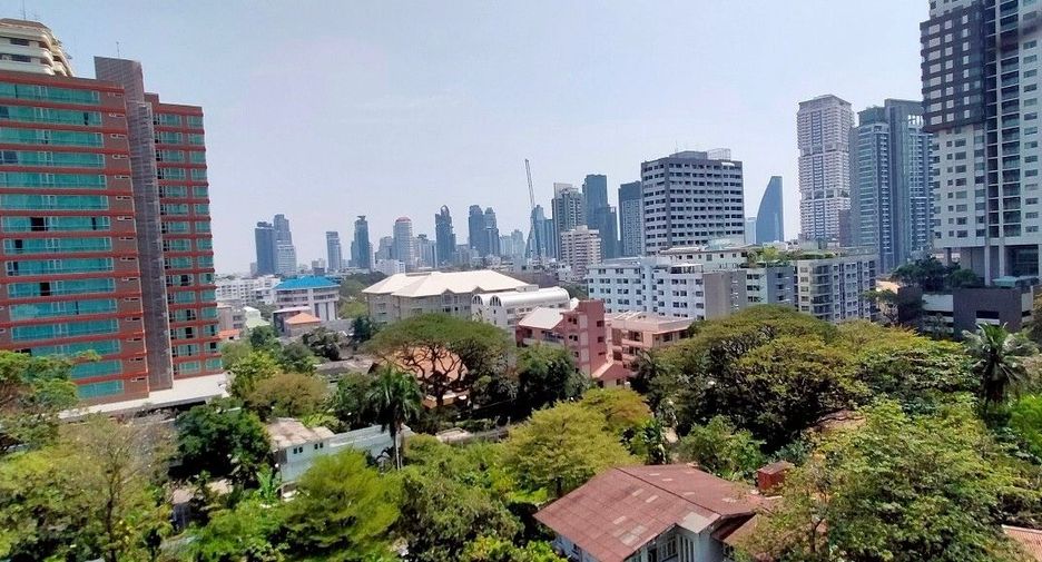 For sale 2 bedrooms condo in Khlong Toei, Bangkok