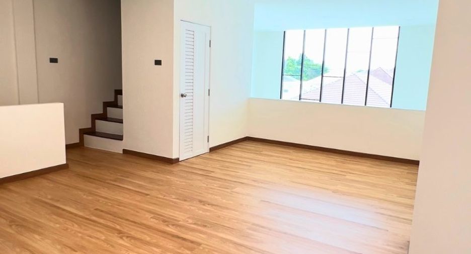 For rent office in Lat Phrao, Bangkok