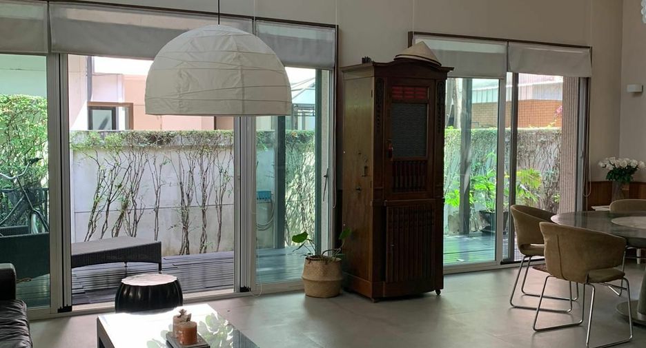 For sale 4 bedrooms house in Bang Kapi, Bangkok