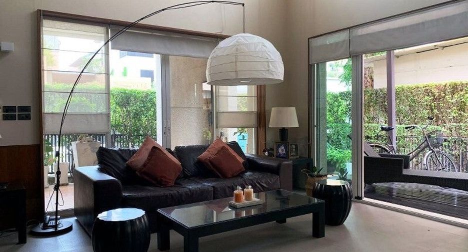 For sale 4 bedrooms house in Bang Kapi, Bangkok