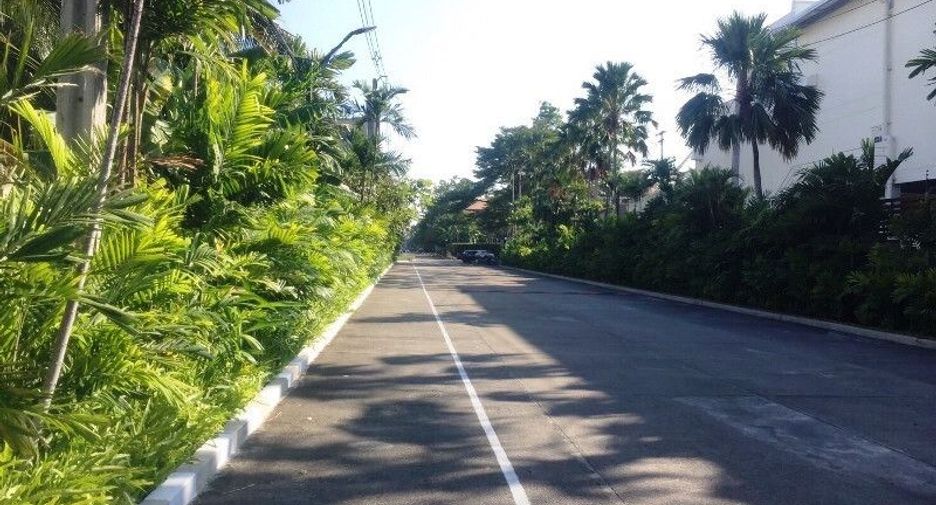 For sale 4 bedrooms house in Bang Kapi, Bangkok