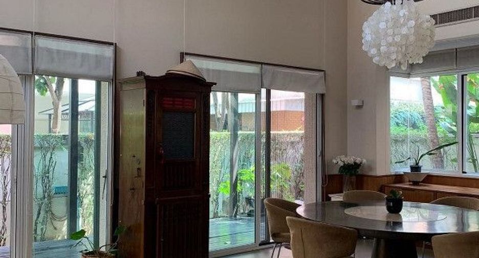 For sale 4 bedrooms house in Bang Kapi, Bangkok