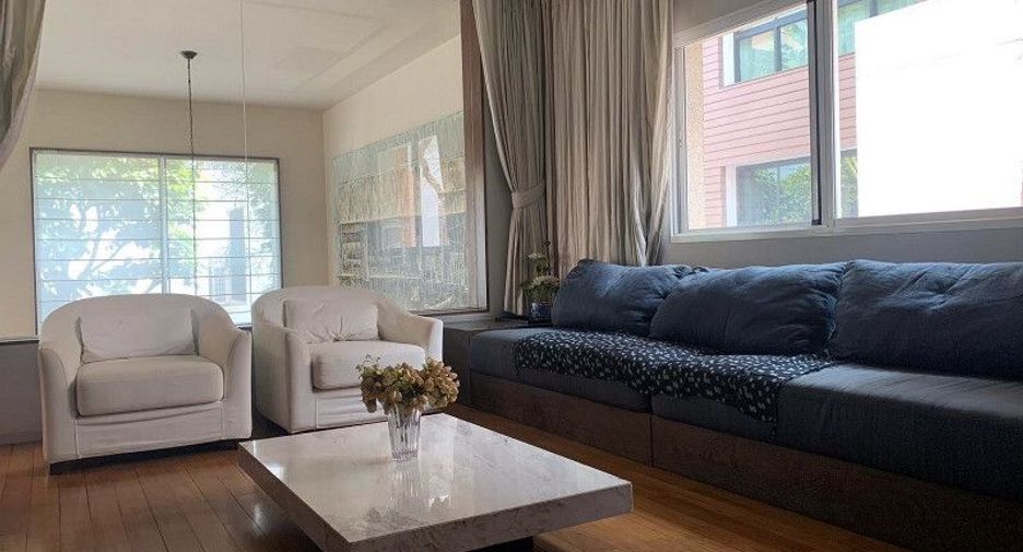For sale 4 bedrooms house in Bang Kapi, Bangkok