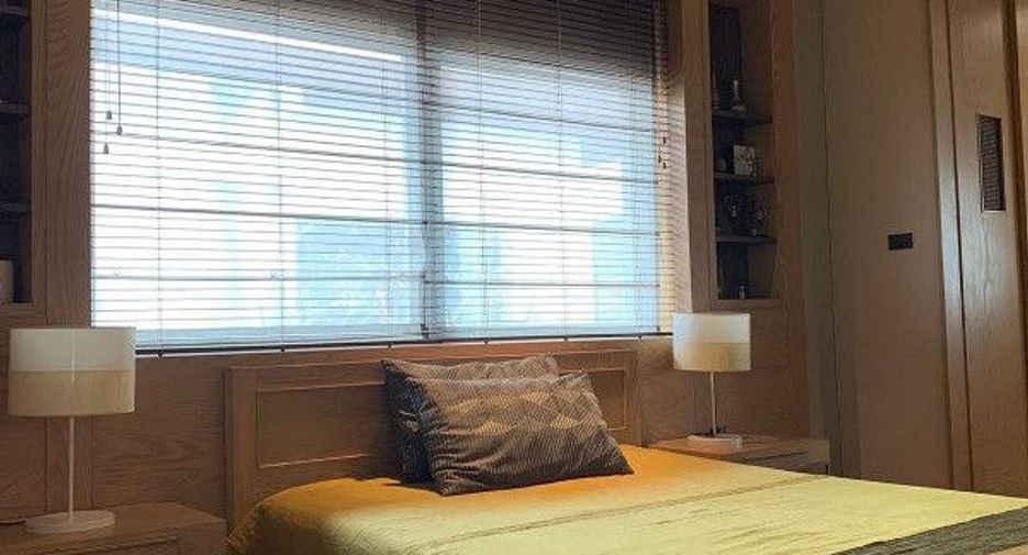 For sale 4 bedrooms house in Bang Kapi, Bangkok