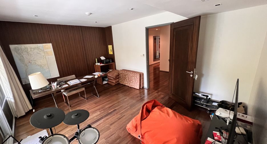For rent 4 bedrooms condo in Khlong Toei, Bangkok