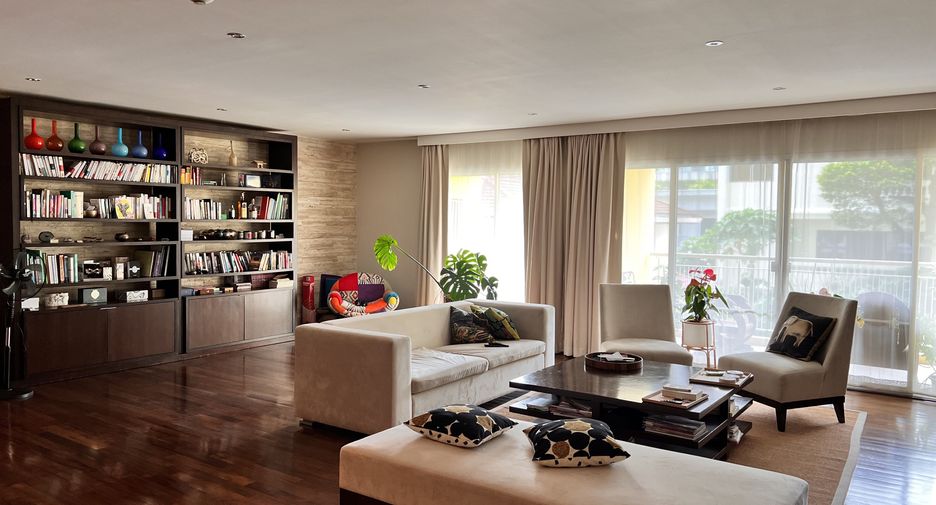 For rent 4 bedrooms condo in Khlong Toei, Bangkok