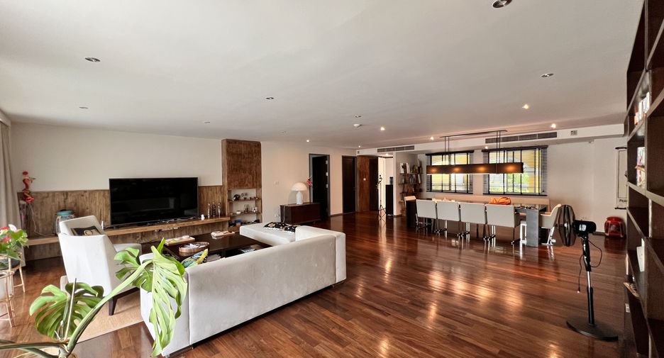 For rent 4 bedrooms condo in Khlong Toei, Bangkok