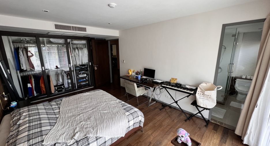 For rent 4 bedrooms condo in Khlong Toei, Bangkok