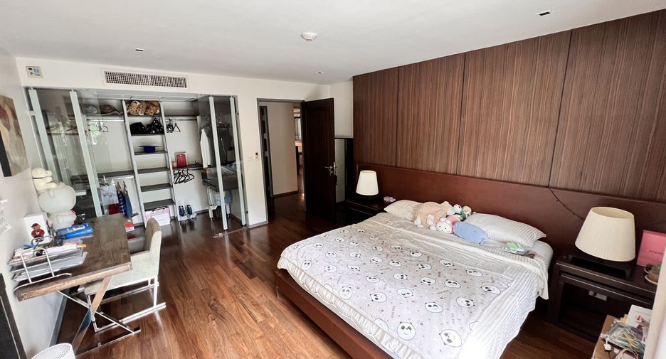 For rent 4 bedrooms condo in Khlong Toei, Bangkok