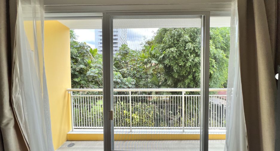 For rent 4 bedrooms condo in Khlong Toei, Bangkok