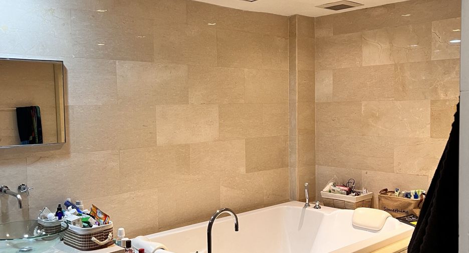 For rent 4 bedrooms condo in Khlong Toei, Bangkok