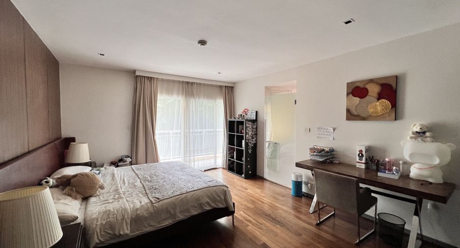 For rent 4 bedrooms condo in Khlong Toei, Bangkok
