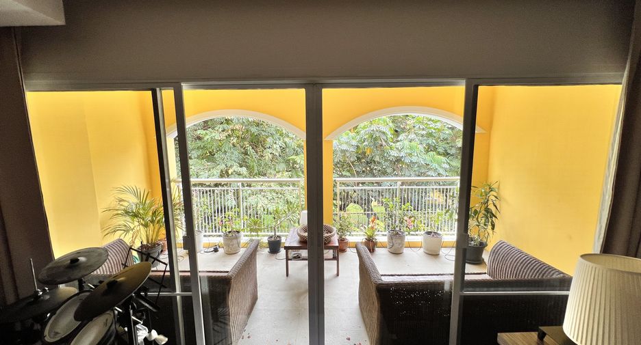 For rent 4 bedrooms condo in Khlong Toei, Bangkok