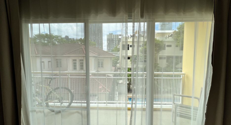 For rent 4 bedrooms condo in Khlong Toei, Bangkok