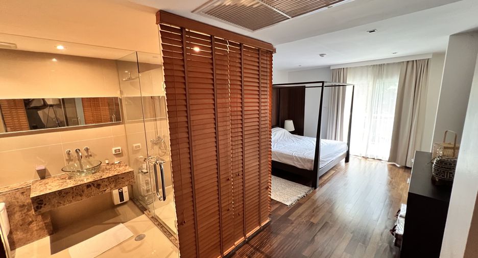 For rent 4 bedrooms condo in Khlong Toei, Bangkok