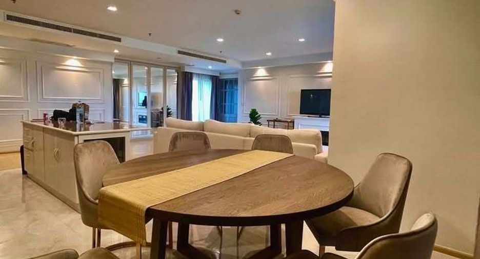 Condo en alquiler de 3 habitaciones en Khlong Toei, Bangkok