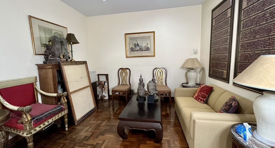 For sale 3 bedrooms condo in Watthana, Bangkok