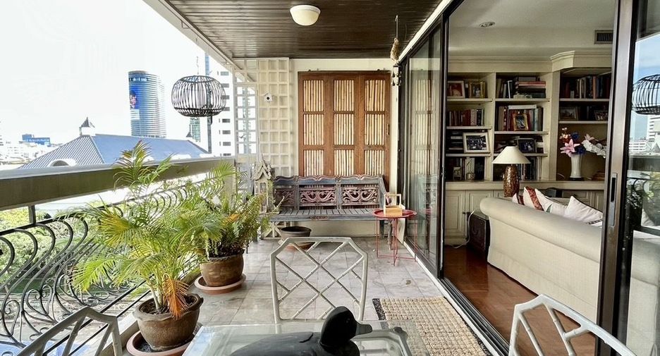 For sale 3 bedrooms condo in Watthana, Bangkok