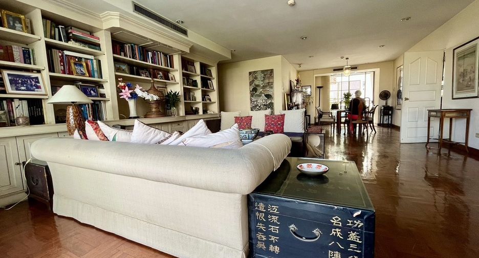 For sale 3 bedrooms condo in Watthana, Bangkok