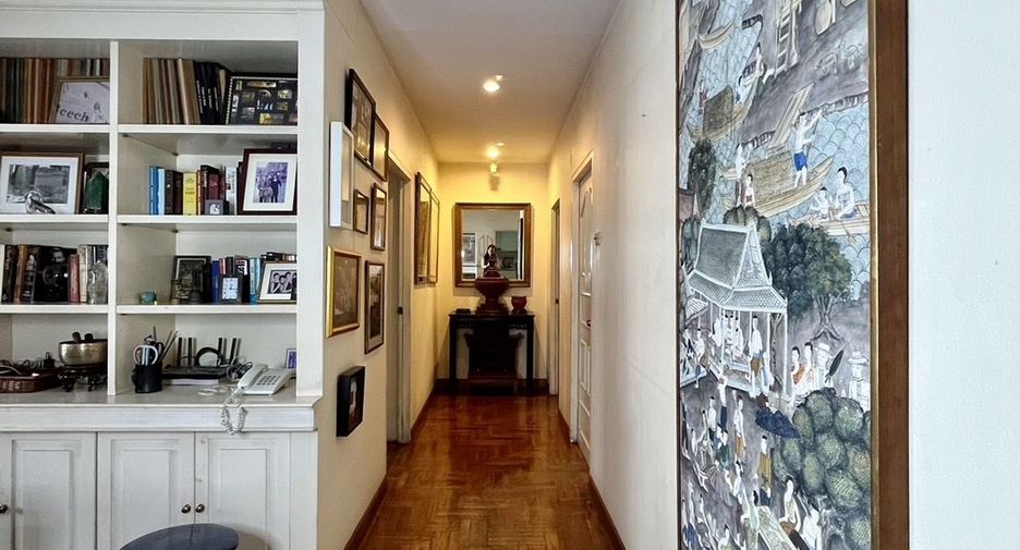 For sale 3 bedrooms condo in Watthana, Bangkok