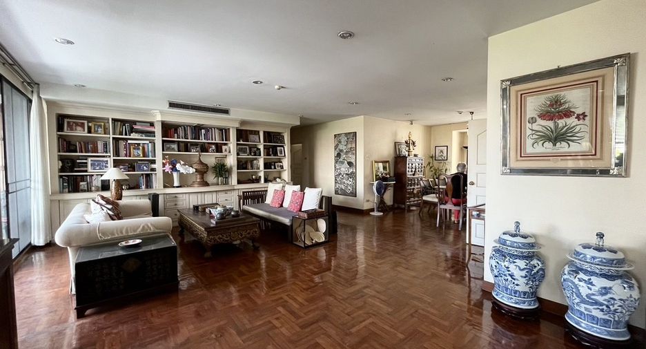 For sale 3 bedrooms condo in Watthana, Bangkok