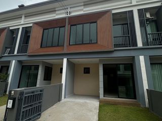 For sale 3 bedrooms townhouse in Lat Krabang, Bangkok