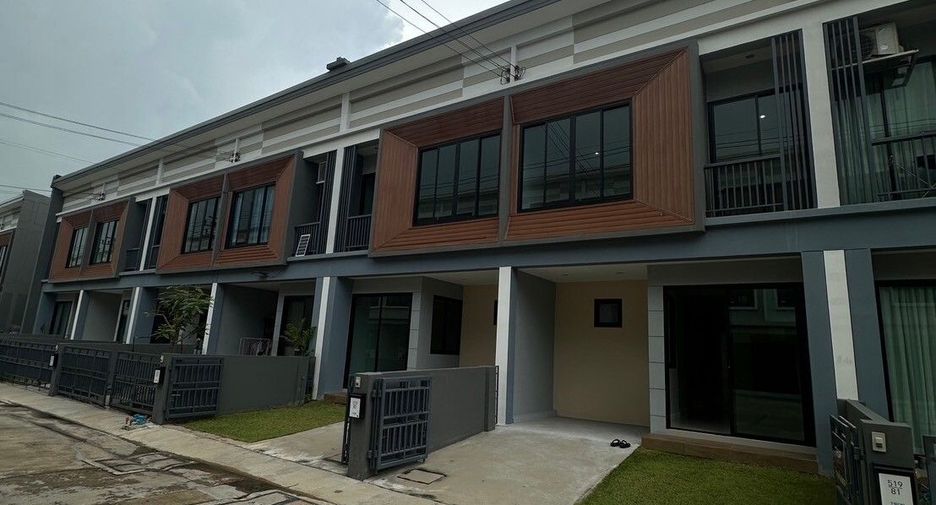 For sale 3 bedrooms townhouse in Lat Krabang, Bangkok