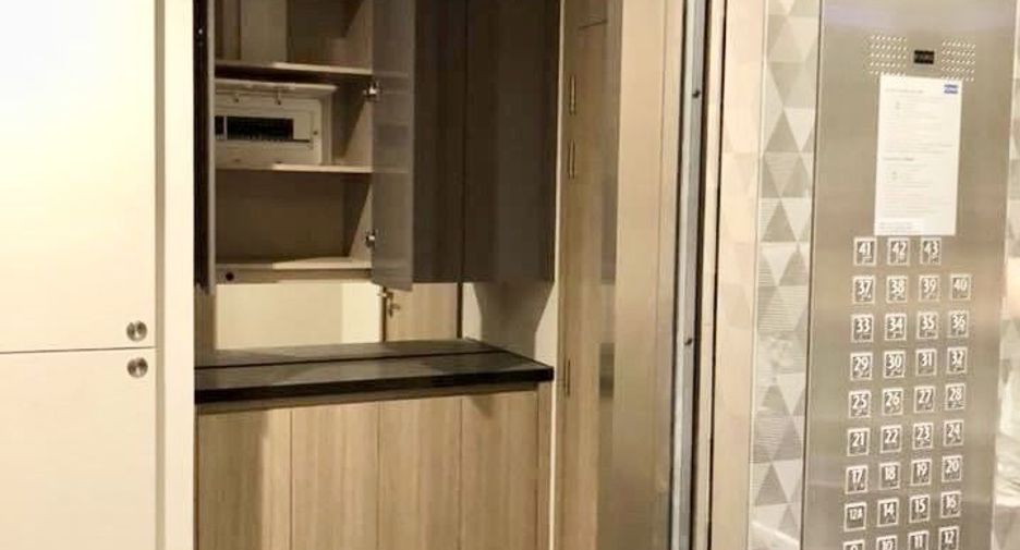 For rent 2 bedrooms condo in Pathum Wan, Bangkok