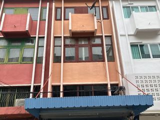 For sale 4 bedrooms townhouse in Chatuchak, Bangkok