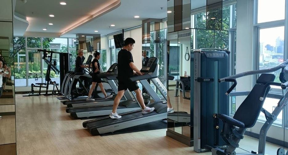 For rent 1 bed condo in Huai Khwang, Bangkok