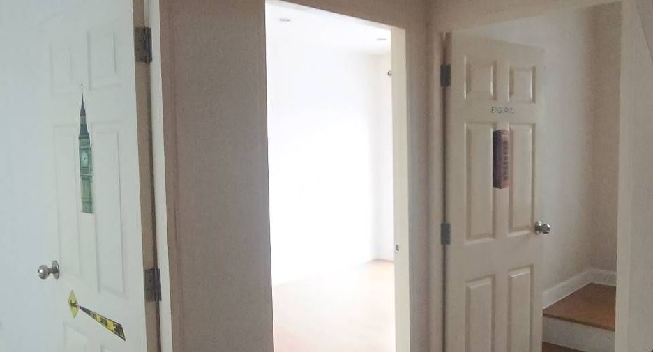 For sale 3 bedrooms townhouse in Prawet, Bangkok
