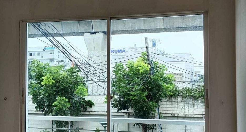 For sale 3 bedrooms townhouse in Prawet, Bangkok
