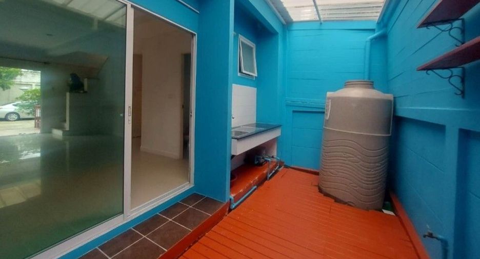 For sale 3 bedrooms townhouse in Prawet, Bangkok