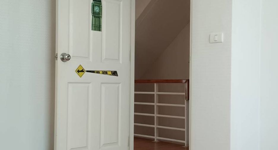 For sale 3 bedrooms townhouse in Prawet, Bangkok
