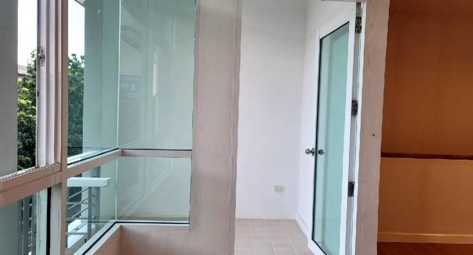For sale 3 bedrooms townhouse in Prawet, Bangkok