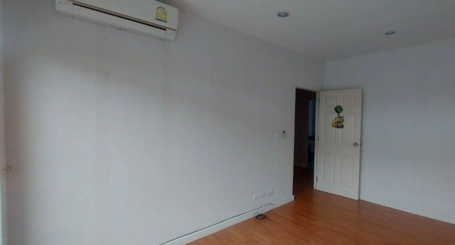 For sale 3 bedrooms townhouse in Prawet, Bangkok