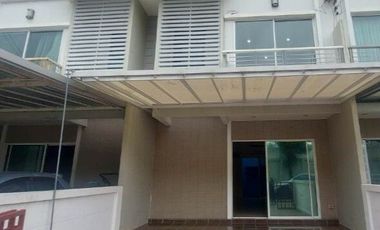 For sale 3 bedrooms townhouse in Prawet, Bangkok