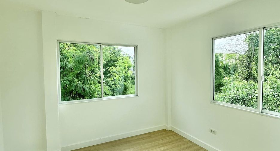 Reihenhaus zum Kauf mit 3 Zimmer in Khlong Sam Wa, Bangkok